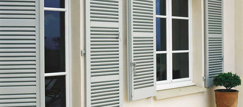 remise en peinture des boiseries extérieures à Valenciennes