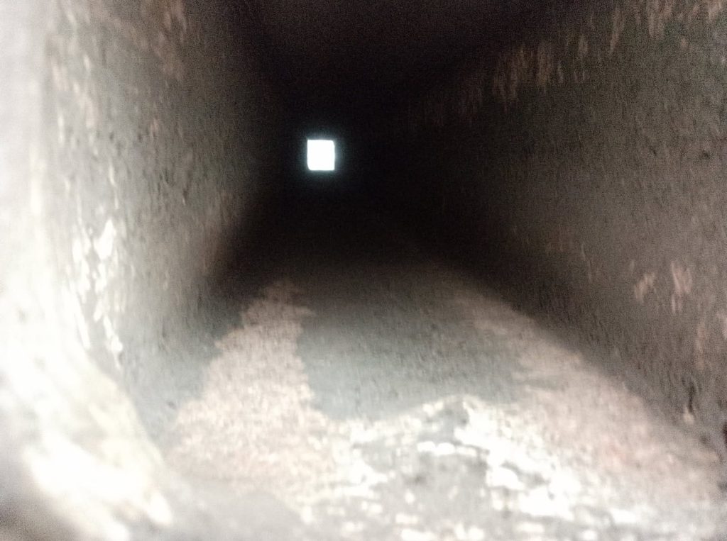 Photo de debistrage cheminée avant et après