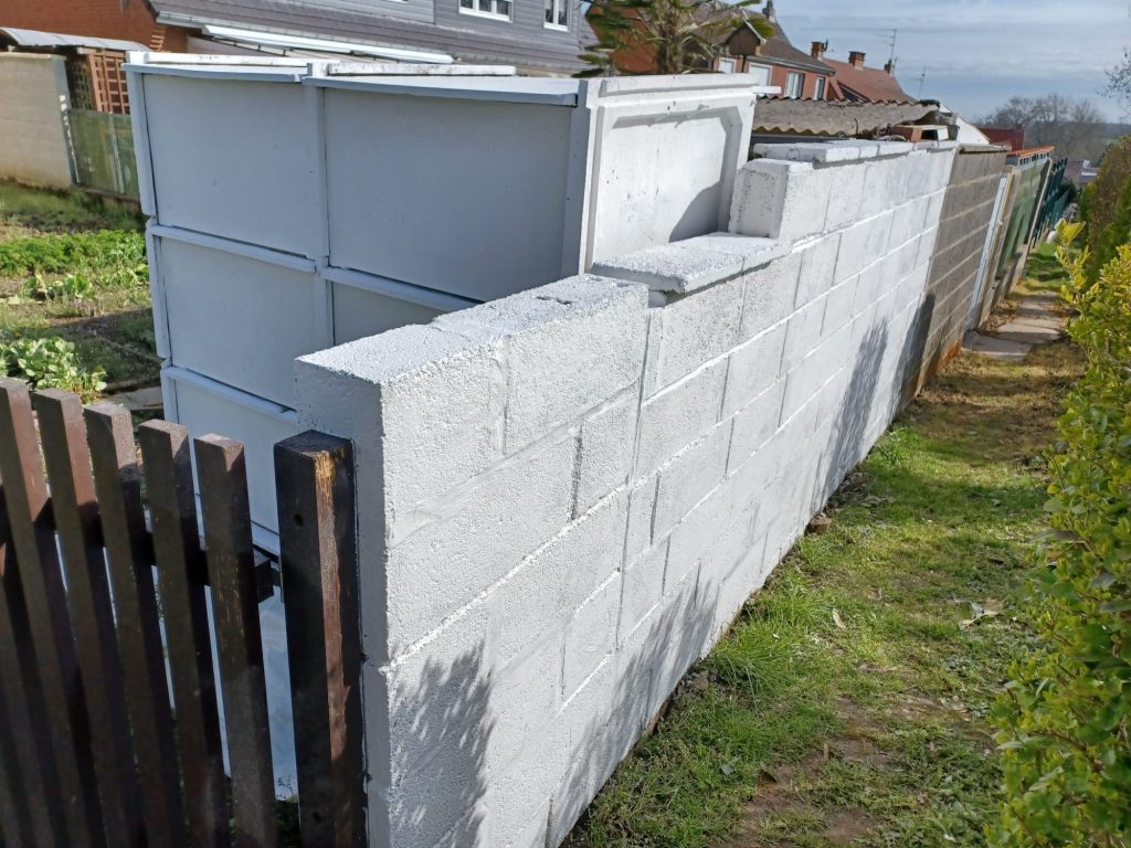 façadier artisan pour nettoyage et Remise en peinture sur muret à Petite-Forêt