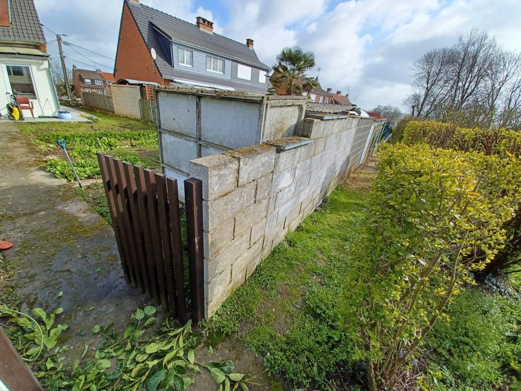 façadier artisan pour nettoyage et Remise en peinture sur muret à Petite-Forêt